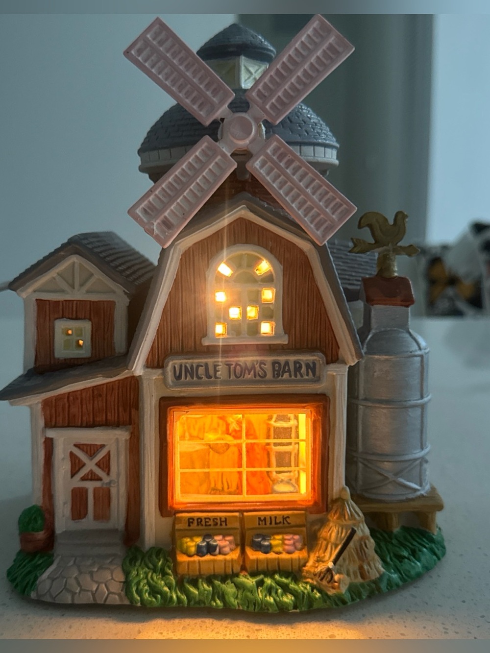 Mr Uncle Tom’s Barn Light House Home Decor